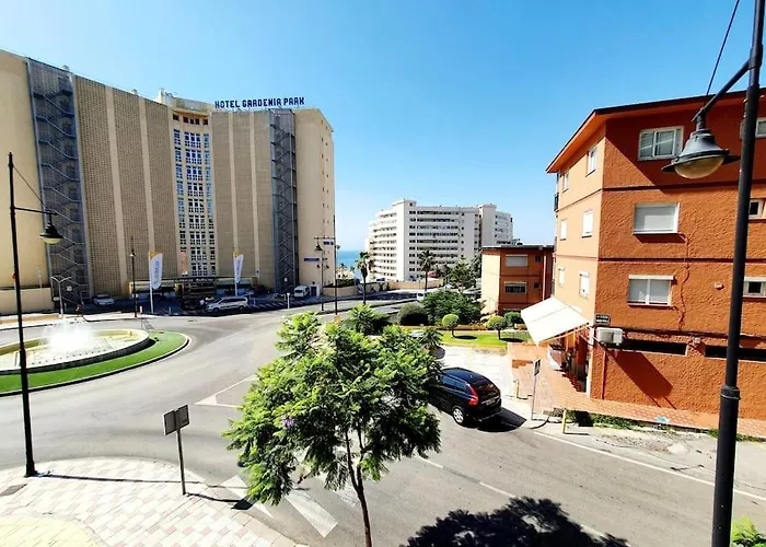 Penthouse With Sea Views شقة